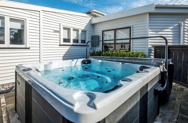 Private 5-Bed Villa with ensuites & Outdoor Hot Tub