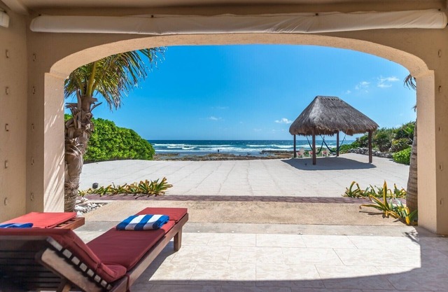 Private and luxurious beachfront villa in Tankah, private pool and more!