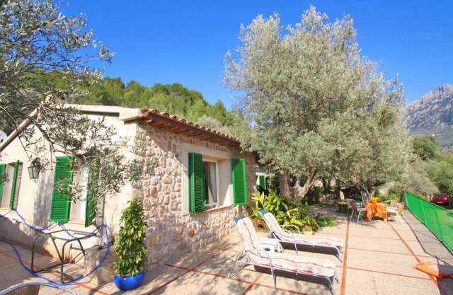 Private and peaceful cottage overlooking the mountains in Soller