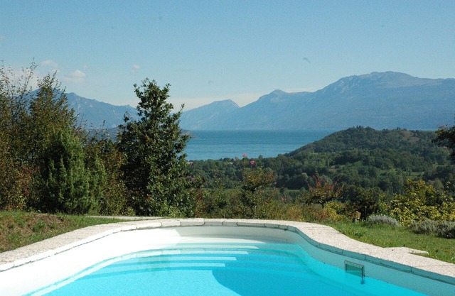 Private Apartment In Villa With Pool,over looking Lake Garda, pet friendly