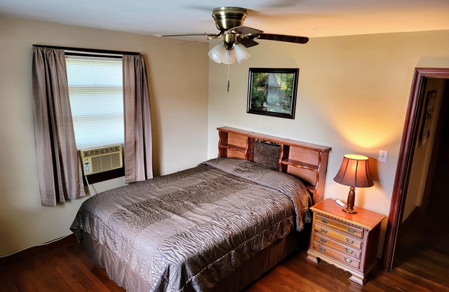 Private apartment just off I-95 by Fort Lee Military Base & Va State University