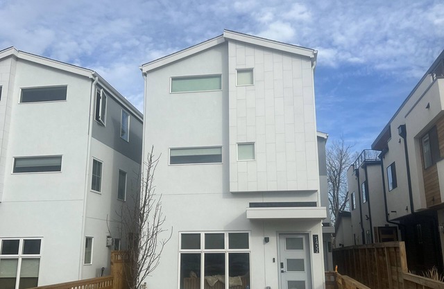 Private Apartment w Separate Entrance - 2 blocks from Sloan's Lake
