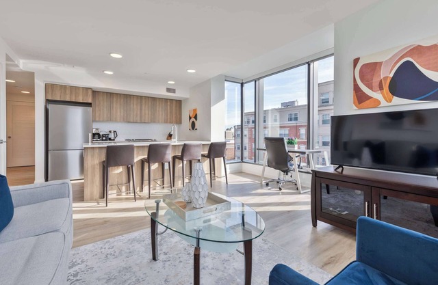 Private Apt with Kitchen & Gym