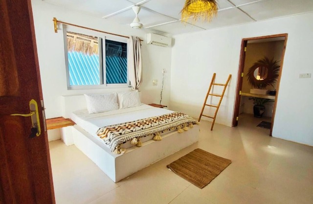 Private Authentic Island Villa & pool Paje Zanzibar TV WIFI AC 90m to beach