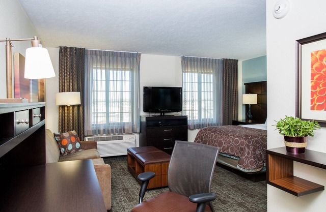 Private Balcony. Free Breakfast Buffet. Downtown Marquette. Your Next Vacation!