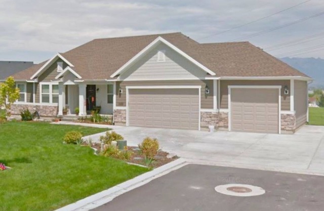 Private Basement Room * Lake View * Shared Bathroom