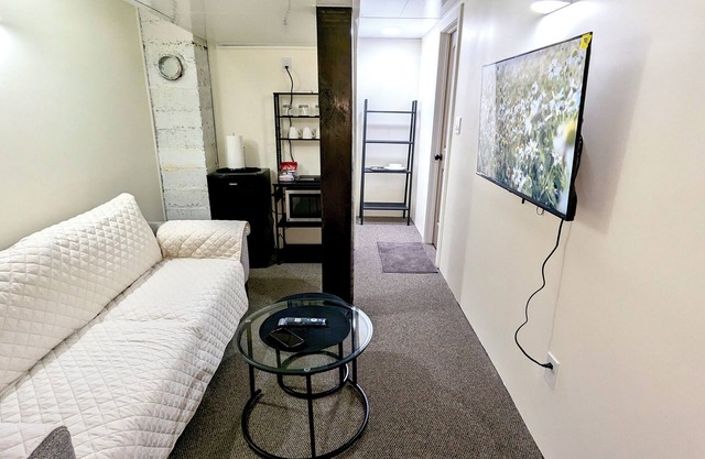 Private Basement Suite, Heart of Downtown Yk.