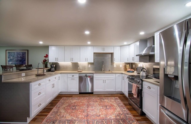 Private Basement Unit w/Beautiful, Spacious Backyard