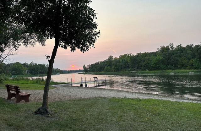 Private beach cabin, 1 hour from Grand Forks