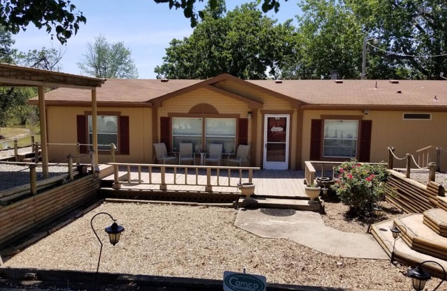 Private beach, quiet cove, beautiful deck view!