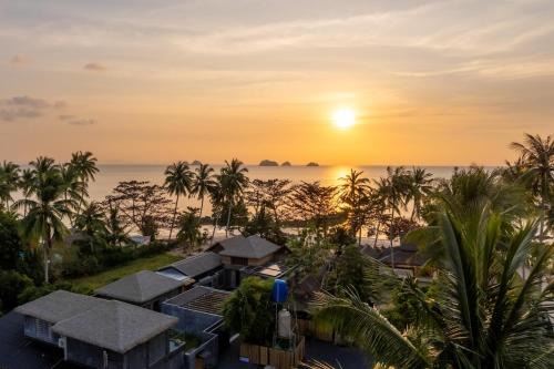 Private Beach Villa With Sunset Views-On The Sand