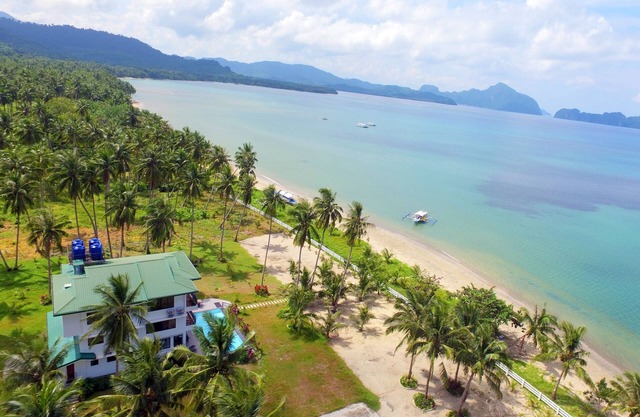 Private Beach Villa with Infinity Pool