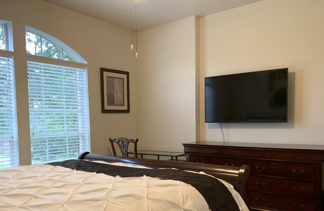 PRIVATE BEDROOM IN A GATED COMMUNITY CLOSE TO ENERGY CORRIDOR