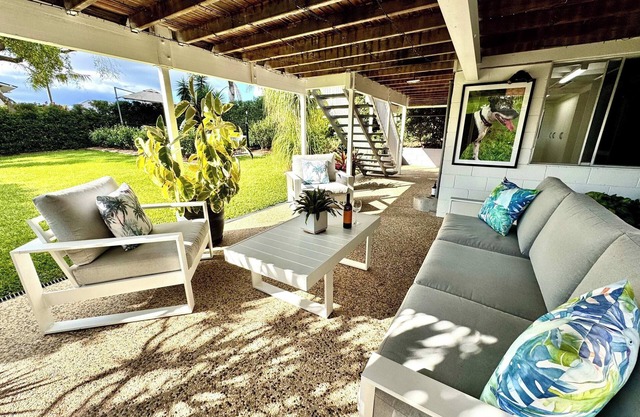 Private Bedroom in Large House With Pool & Parking