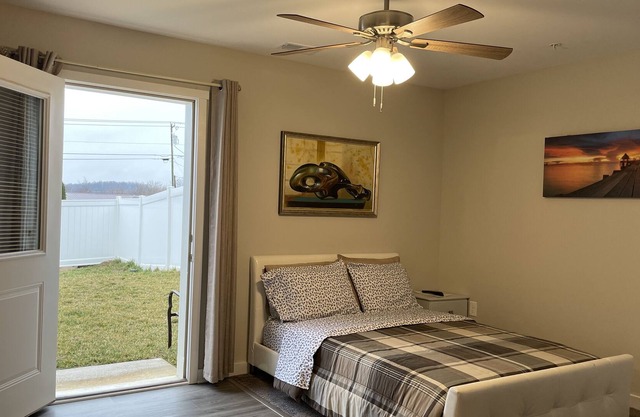 Private Bedroom W.V.