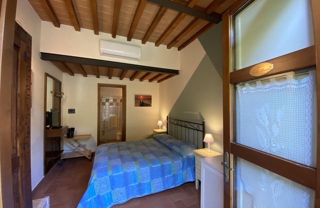 Private bedroom with Wi-fi and swimming pool