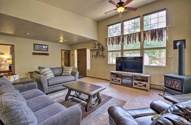Private Cabin, 5-Min Drive to Hot Springs & Golf!