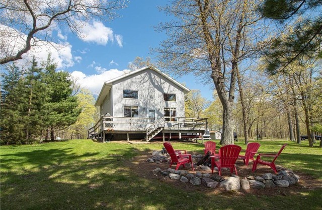 Private cabin on beautiful Long Lake- close to Walker and Longvile