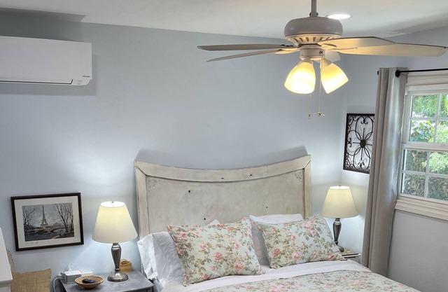 Private Casita w/Kitchen/Laundry & Garden Living