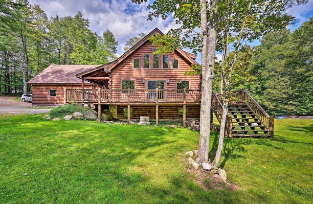 Private Chester Home w/Deck, Mins to Skiing!