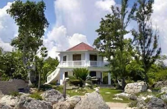 Private Cottage, Pool/Gazebo/Patio on the Sea - Romantic Sunsets - Near Negril.