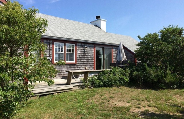 Private cottage Tristams Group 5 min walk to the beach