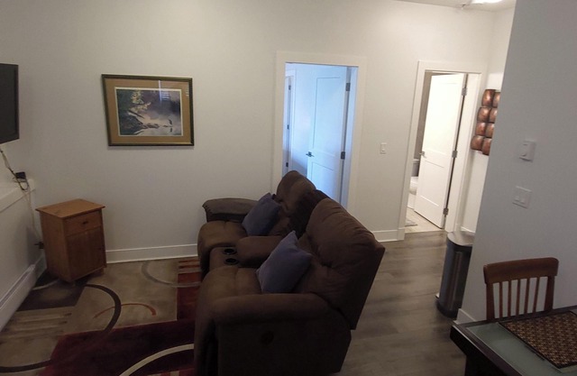 Private Cozy Comfy 1BR Suite