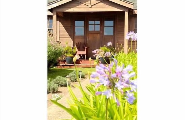 Private Cozy Cottage In The Heart Of Mendocino Village