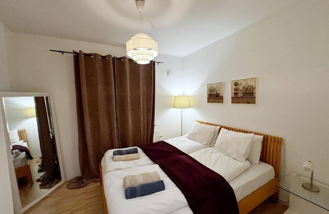 Private Cozy House + Free Parking + 20min to center