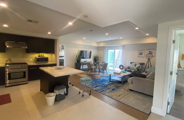 Private Cozy Spacious Condo Unit with Gym— Walk distance to market