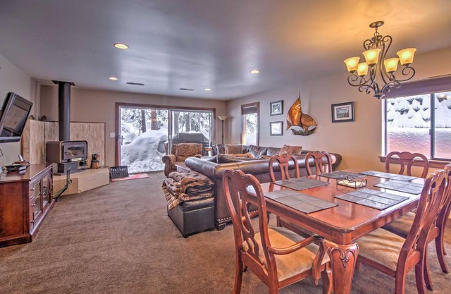 Private Deck and Community Pool Incline Village Gem