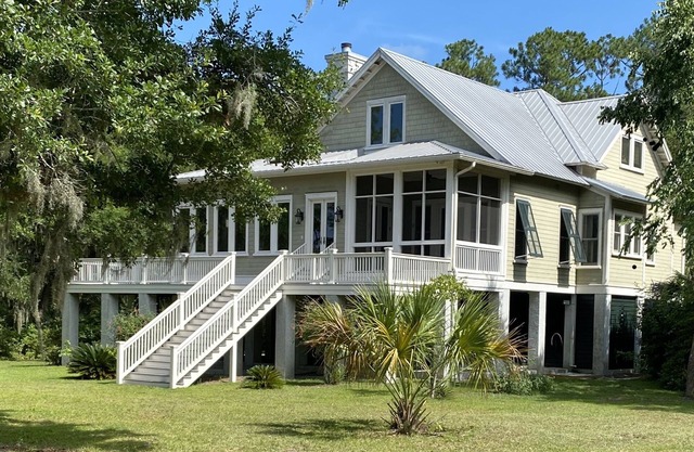 Private Deep Water 6.5 acre Estate With Dock Sleeps 10