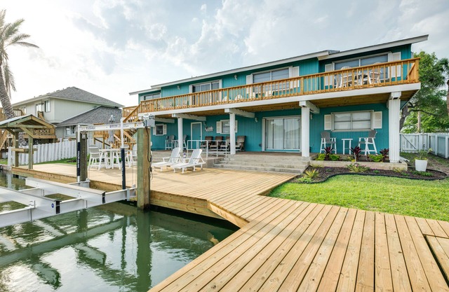Private Dock: Charming & Spacious Rockport Abode!
