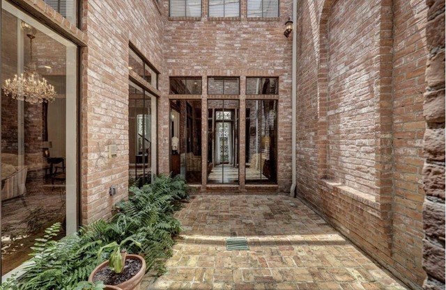 Private Elegant Tanglewood Houston Home