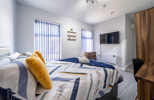Private Ensuite Room Shared Kitchen St Helen C3