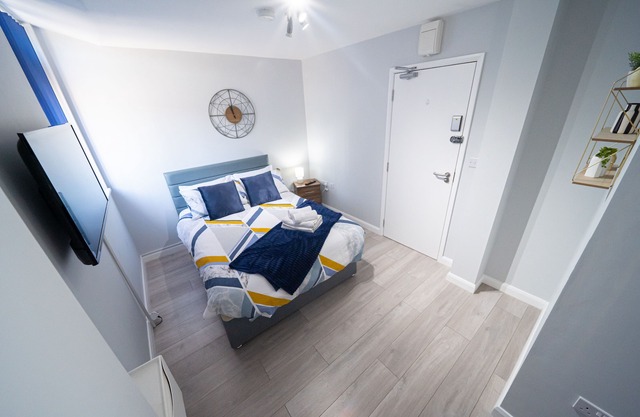 Private Ensuite Room Shared Kitchen St Helen A2