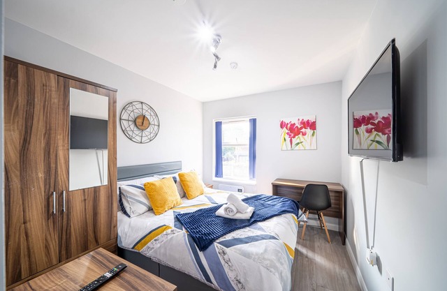 Private Ensuite Room Shared Kitchen St Helen B3