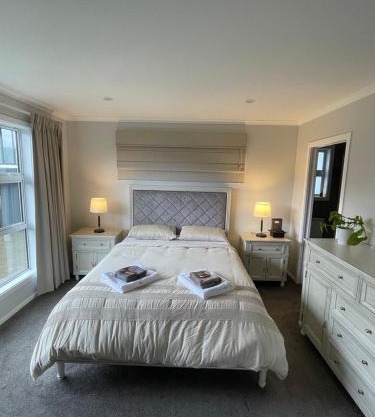 Private Ensuite with Spa in Upper Hutt