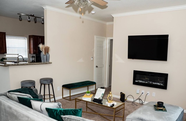 Private Entry Cozy Townhome! w/ two car garage & close to airport!