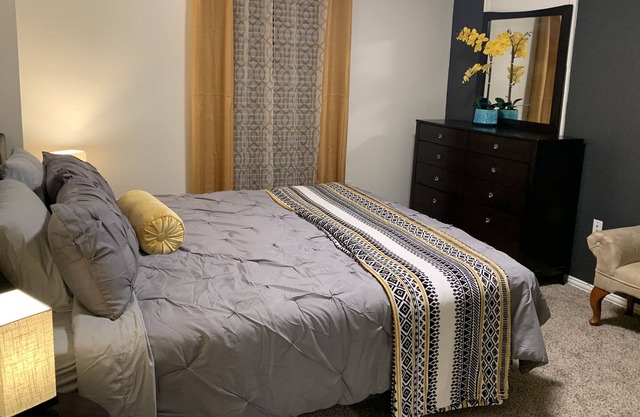 Private Entry *Entire Unit* 1bed 1bath