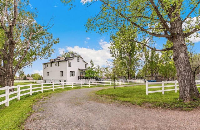 Private Farmhouse with stunning views, close to all amenities!