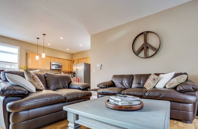 Private Game Room & Hot Tub, Free WiFi - Blocks from Historic Downtown