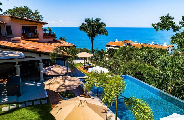 Private Gated Security Amazing Views Access to White Beaches 5BR Rate below
