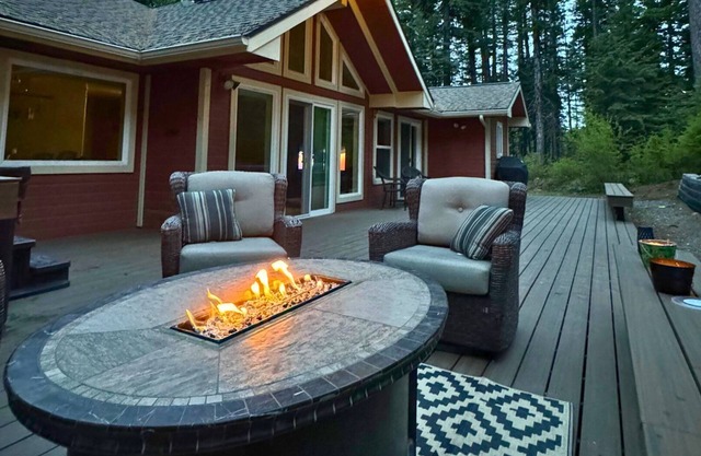Private Getaway w/Hot Tub: Close to Lake & Tamarack