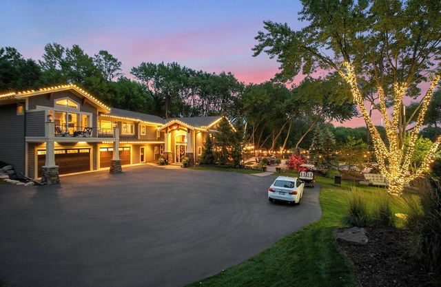 Private Grand Lodge with pool, lake & pickleball courts