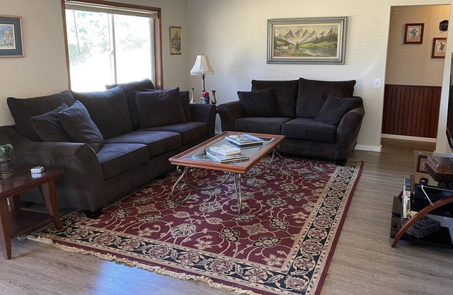 Private Guesthouse on 44 acre Mountain Top