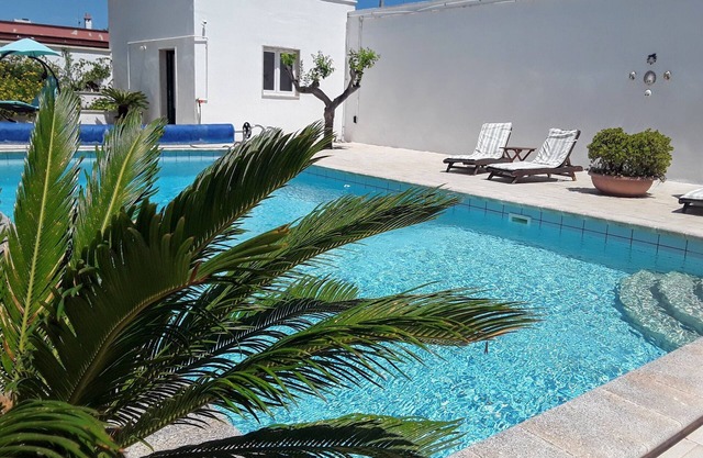 Private heated pool, full A/C, free Wifi, near beaches, no extra charges!