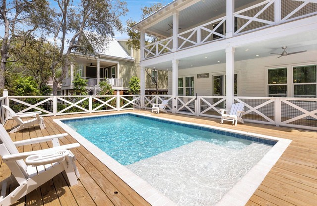 Private Heated Pool, 6-Seater Golf Cart, Large Living Areas