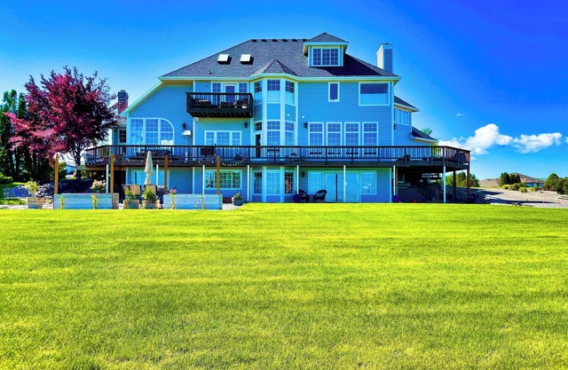 Private Hilltop Luxury Estate with Breathtaking Views!
