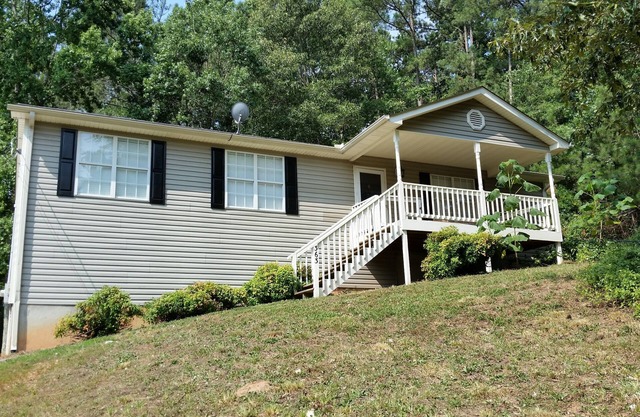 Private Home, 12.8 miles from LAKEPOINT Sports Complex, Sleeps 8!